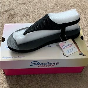 Sketchers Yoga Foam Sandals